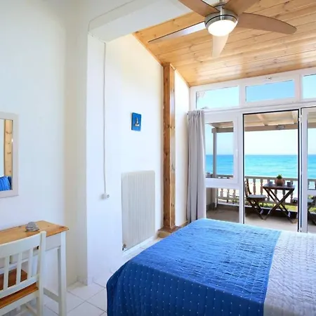Flokos. Lazy Days, Balmy Nights On The Seafront Apartment *